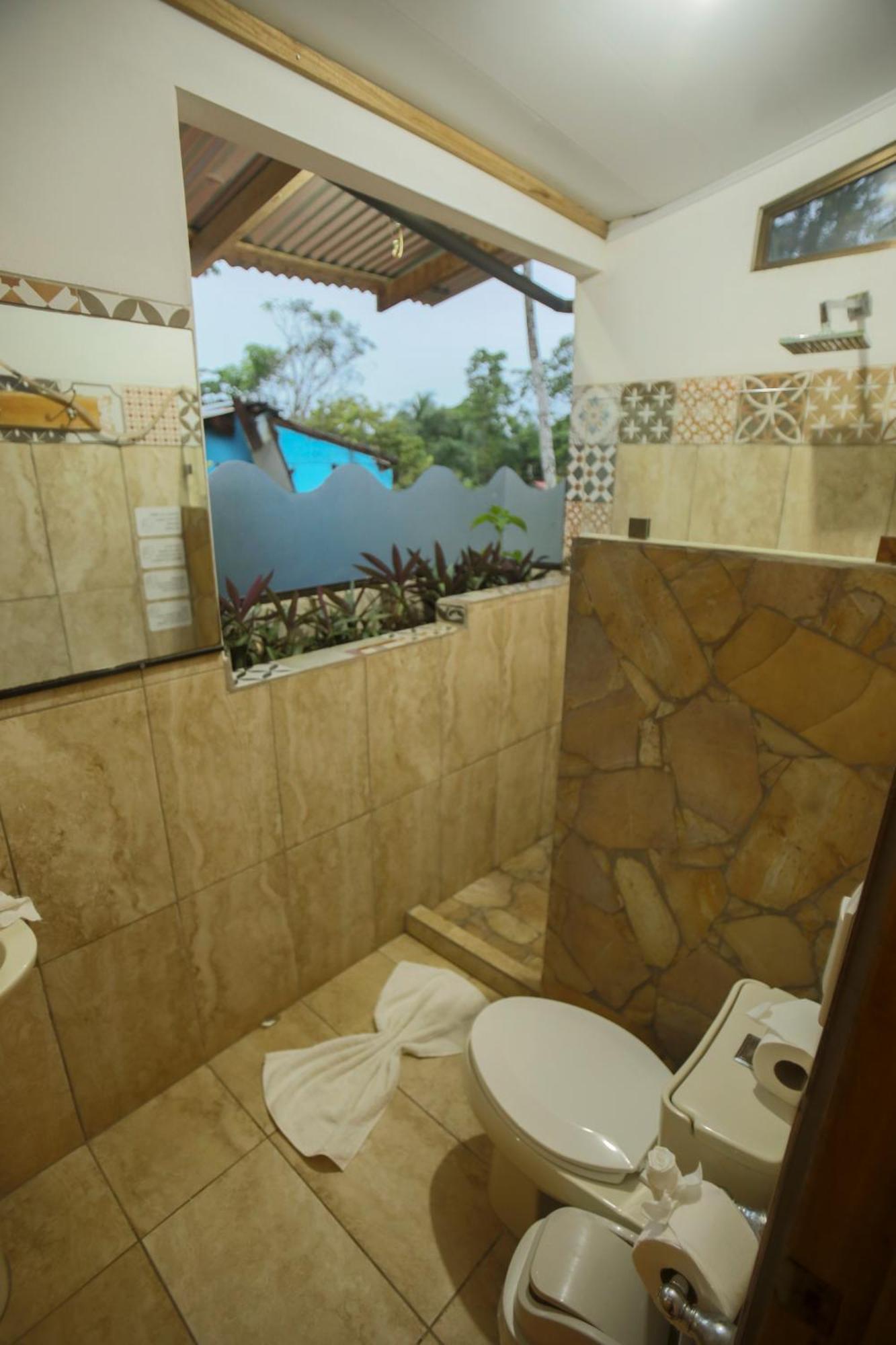 Hotel Pura Natura Beachfront Тортугеро Екстер'єр фото
